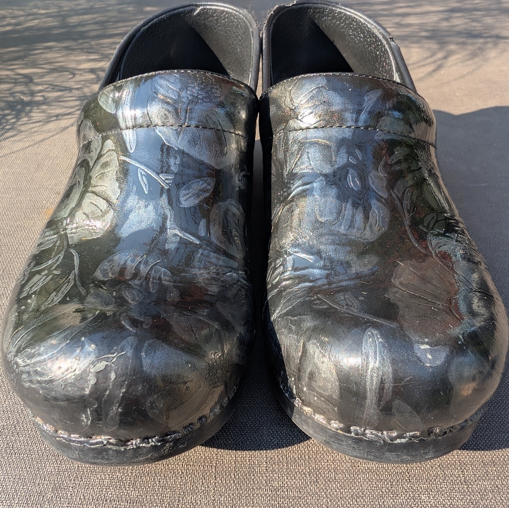 Dansko Black Floral Professional Clogs, Sz. 38 - Picture 4 of 7